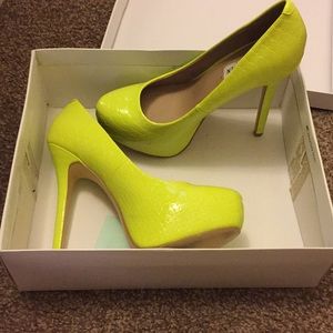Steve Madden Nala Yellow Snake